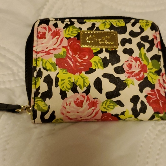 Wallet - Picture 1 of 3